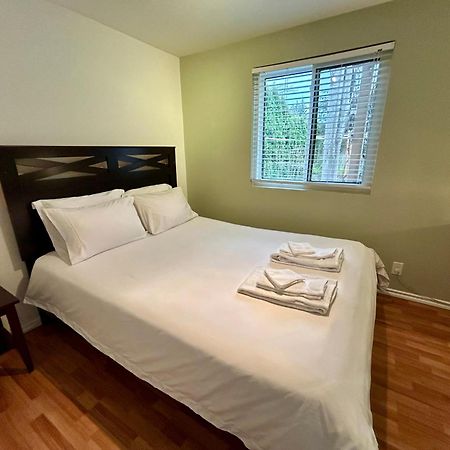 North Nanaimo Gem - Garden-View Room With Private Ensuite エクステリア 写真
