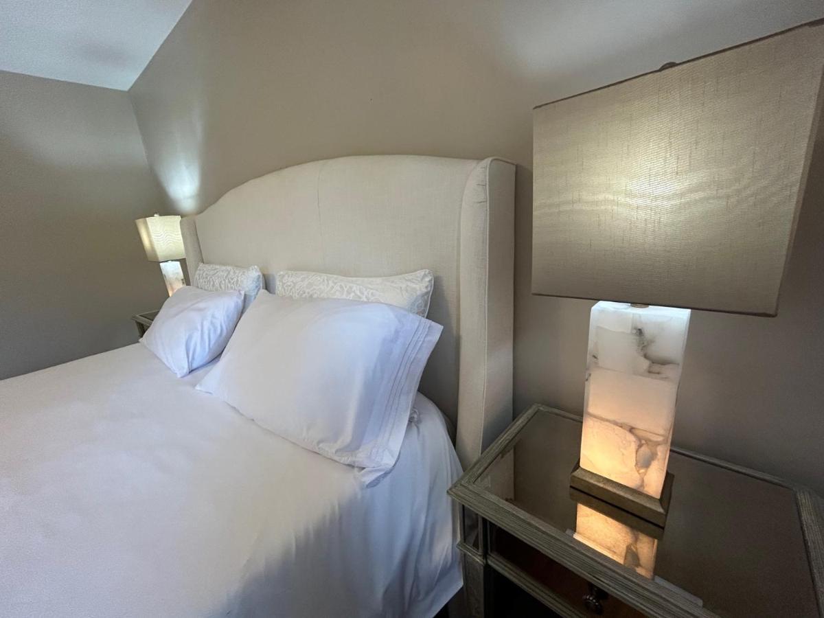 North Nanaimo Gem - Garden-View Room With Private Ensuite エクステリア 写真