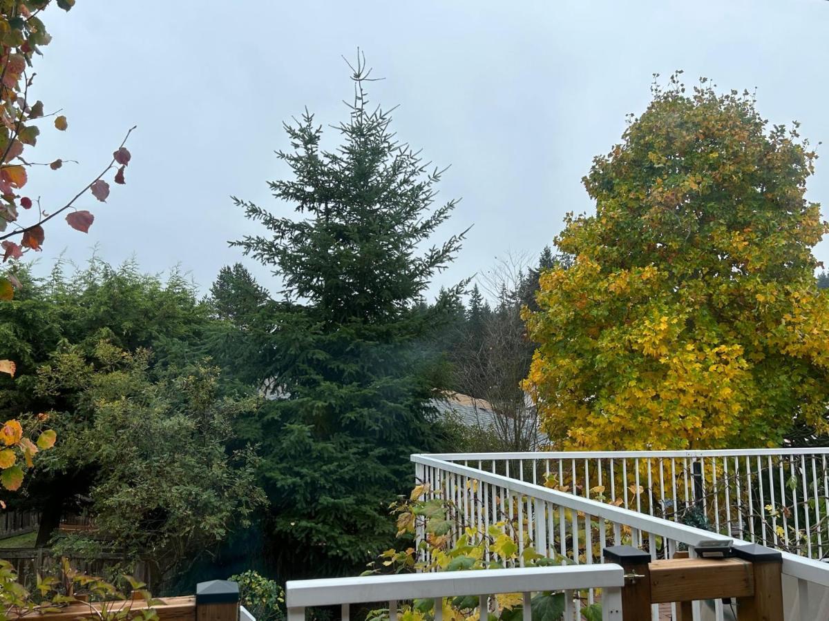North Nanaimo Gem - Garden-View Room With Private Ensuite エクステリア 写真