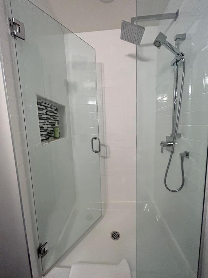North Nanaimo Gem - Garden-View Room With Private Ensuite エクステリア 写真