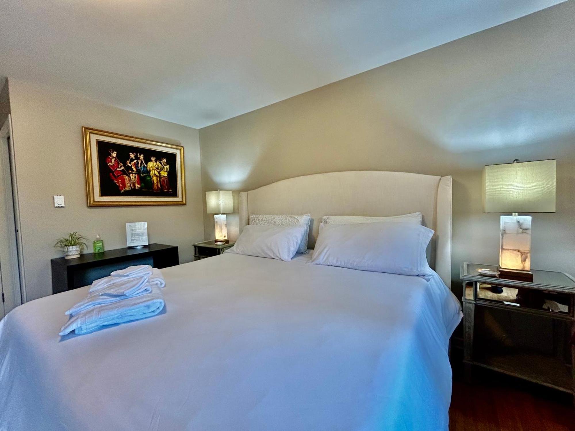 North Nanaimo Gem - Garden-View Room With Private Ensuite エクステリア 写真