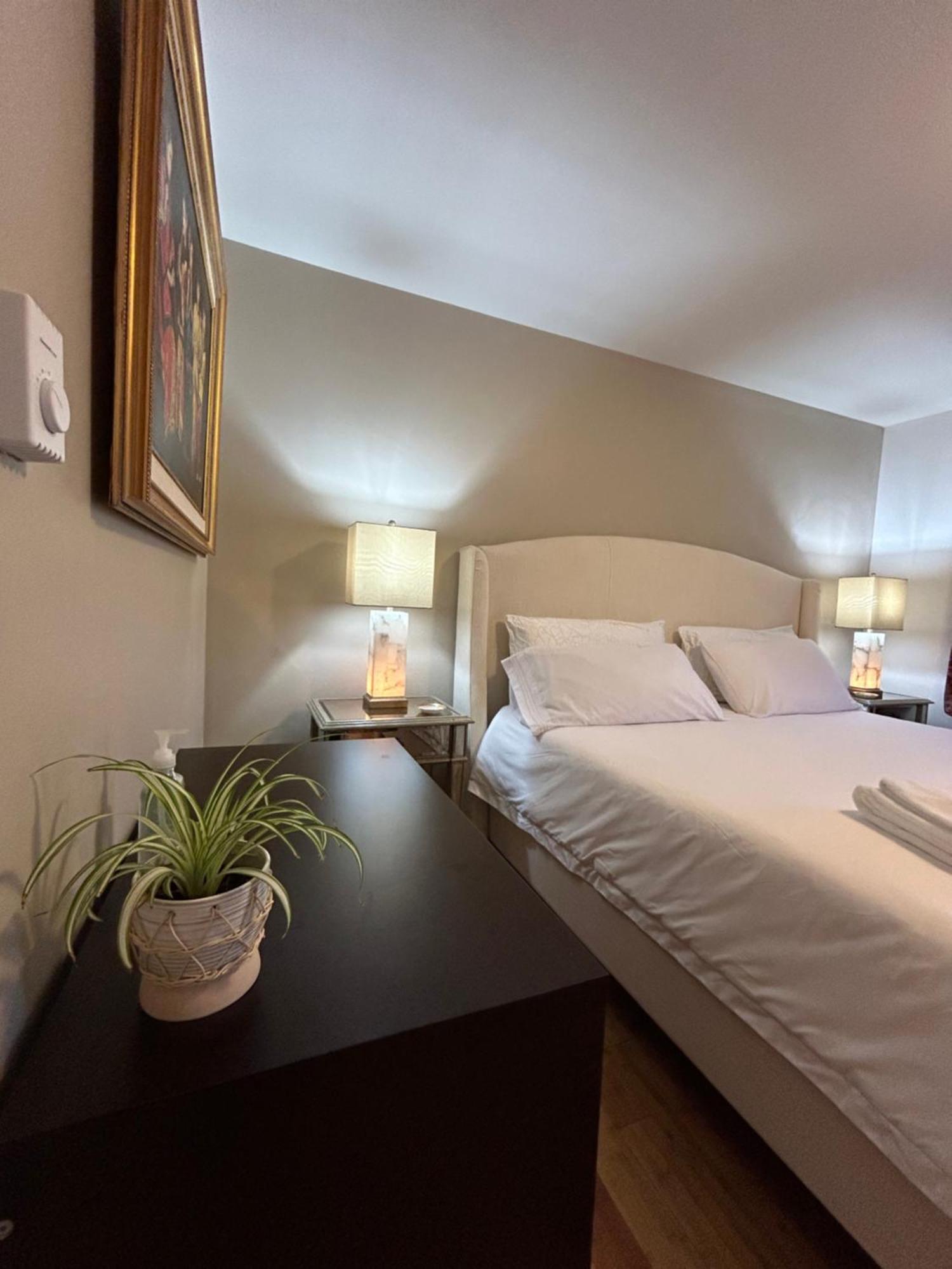 North Nanaimo Gem - Garden-View Room With Private Ensuite エクステリア 写真