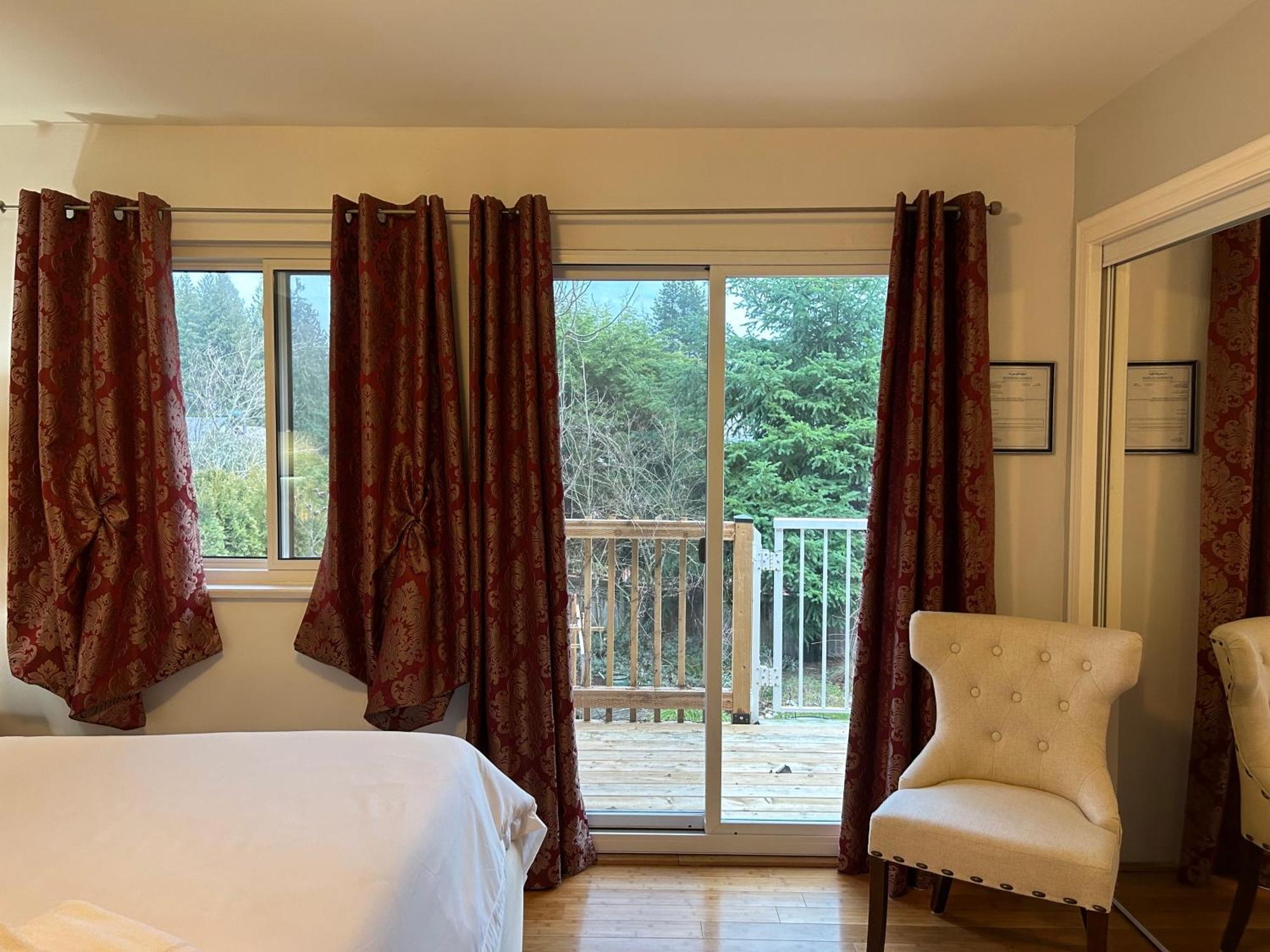 North Nanaimo Gem - Garden-View Room With Private Ensuite エクステリア 写真