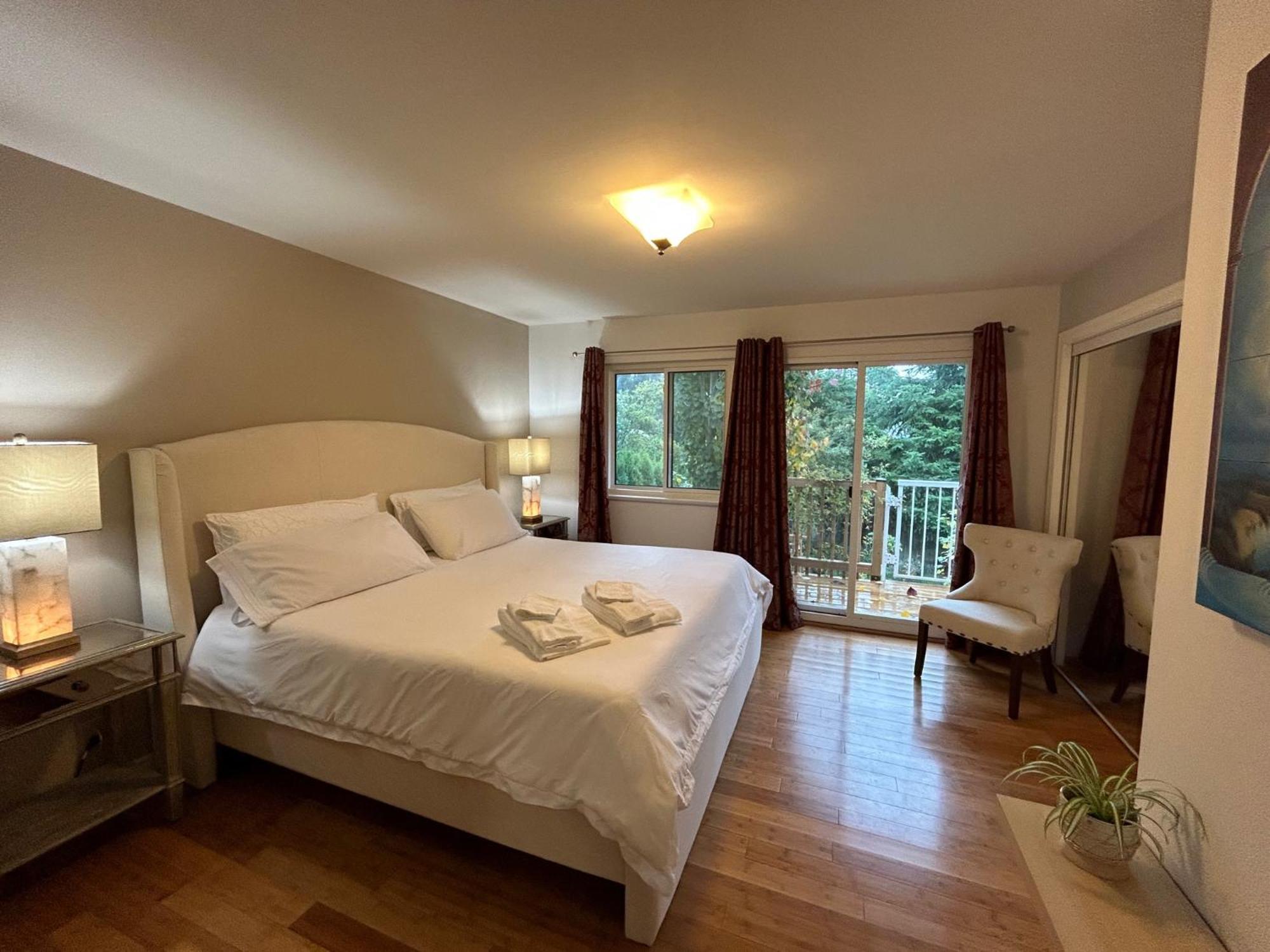 North Nanaimo Gem - Garden-View Room With Private Ensuite エクステリア 写真