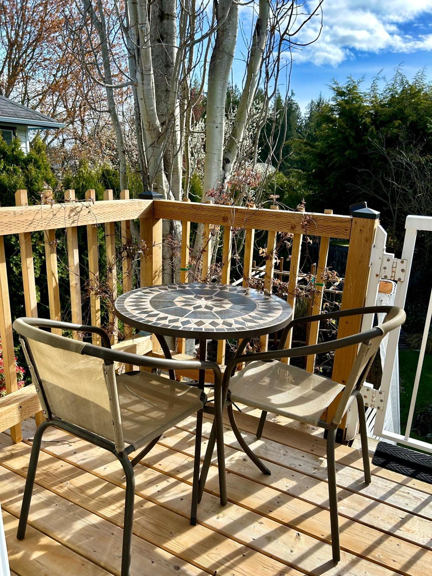 North Nanaimo Gem - Garden-View Room With Private Ensuite エクステリア 写真