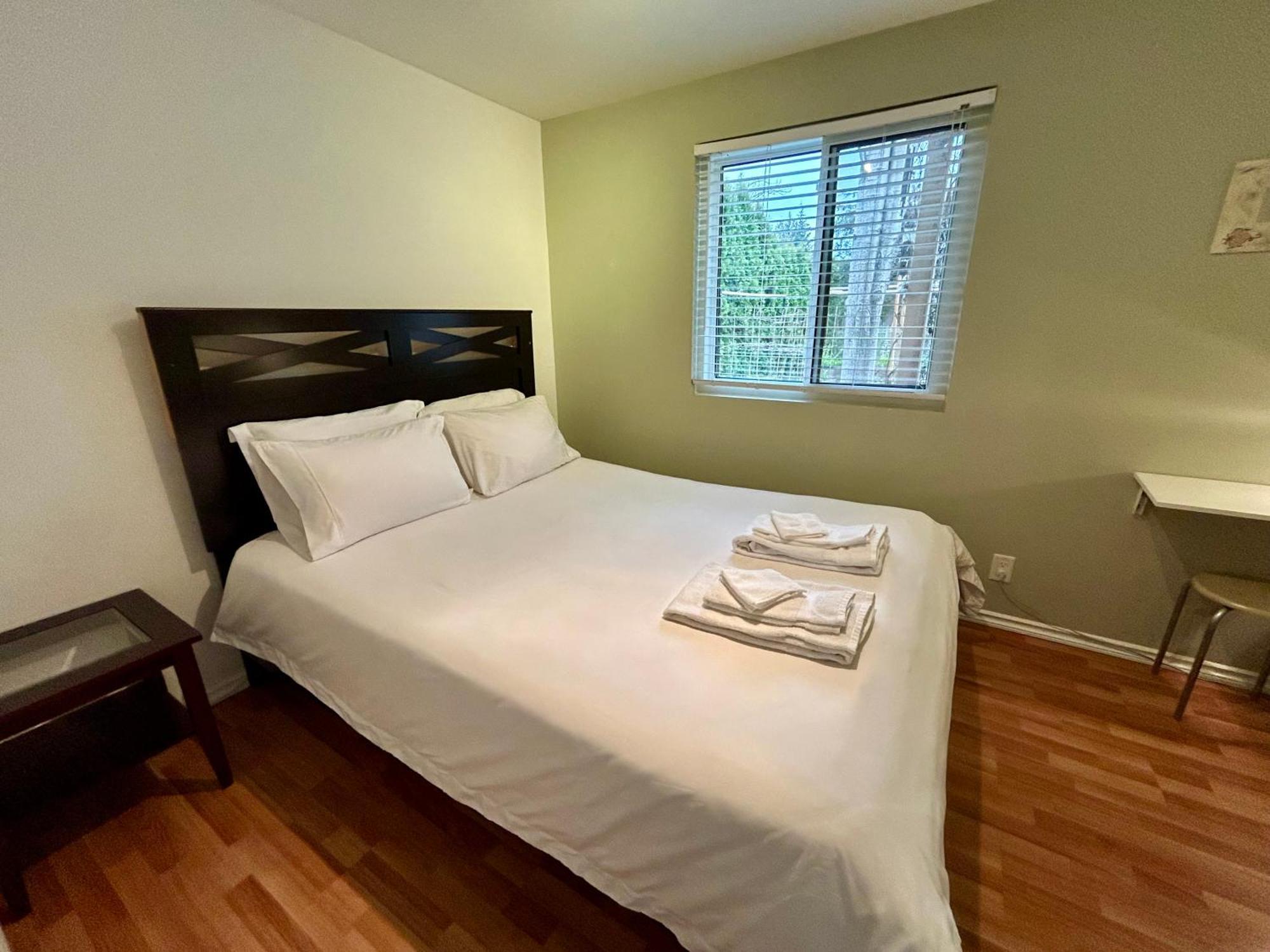 North Nanaimo Gem - Garden-View Room With Private Ensuite エクステリア 写真