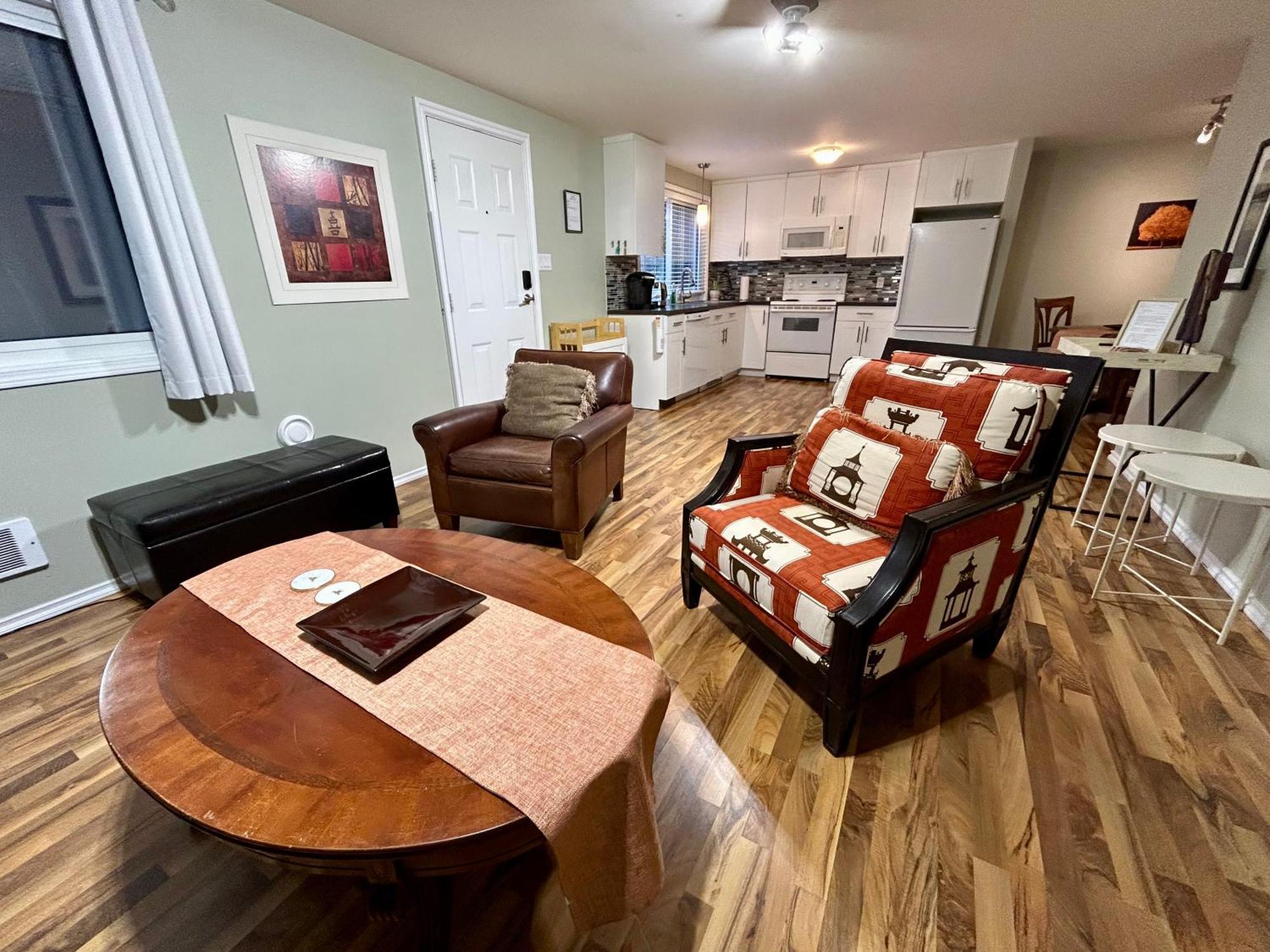 North Nanaimo Gem - Garden-View Room With Private Ensuite エクステリア 写真
